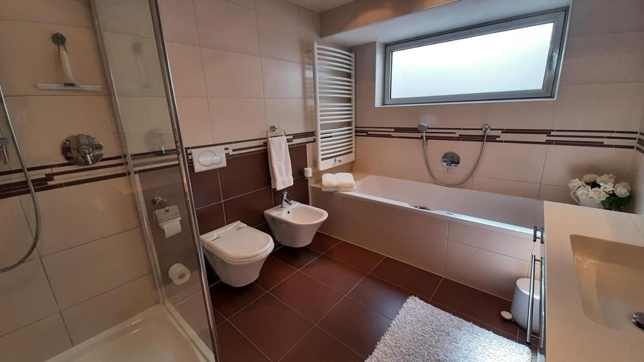 Ferienwohnung Mit Japangarten คาร์ลชตัดท์ ภายนอก รูปภาพ