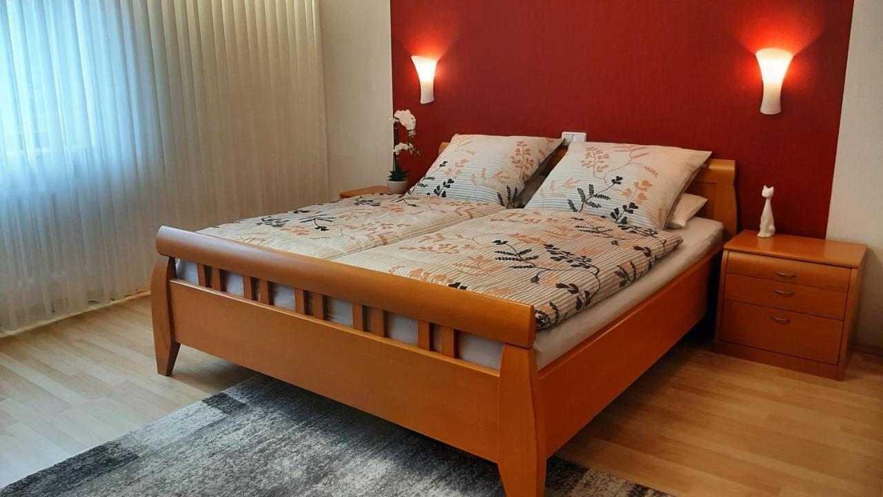 Ferienwohnung Mit Japangarten คาร์ลชตัดท์ ภายนอก รูปภาพ