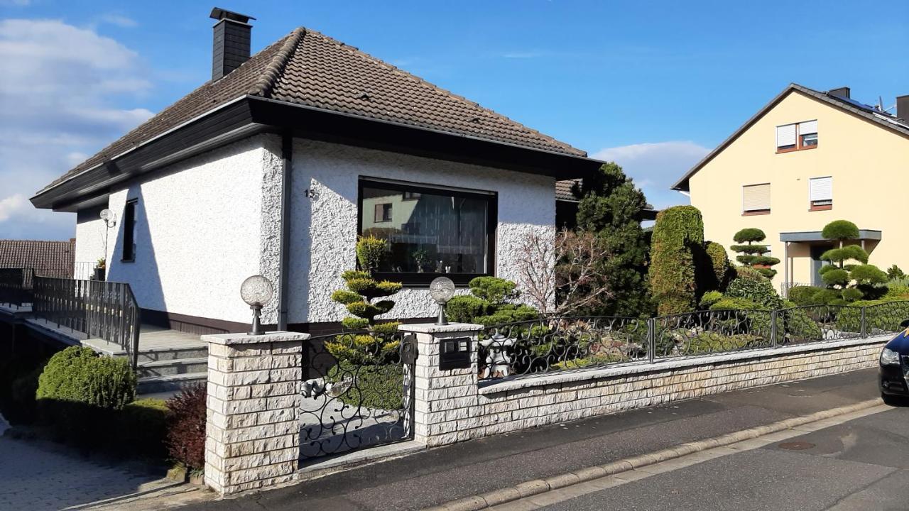 Ferienwohnung Mit Japangarten คาร์ลชตัดท์ ภายนอก รูปภาพ