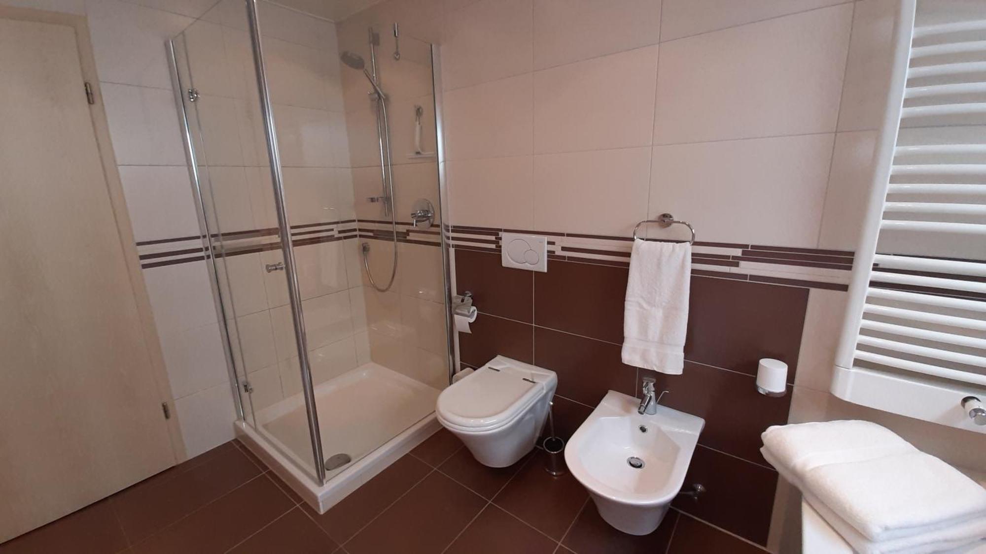 Ferienwohnung Mit Japangarten คาร์ลชตัดท์ ภายนอก รูปภาพ
